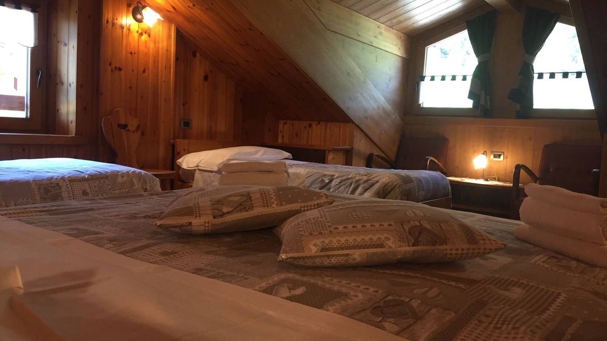 Santa Caterina Valfurva Ski Chalet | THREE-ROOM ATTIC APARTMENT WITH TWO BATHROOMS CHALET BUCANEVE