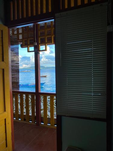 Manado City Centre House | Three Ken Homestay & Cafe