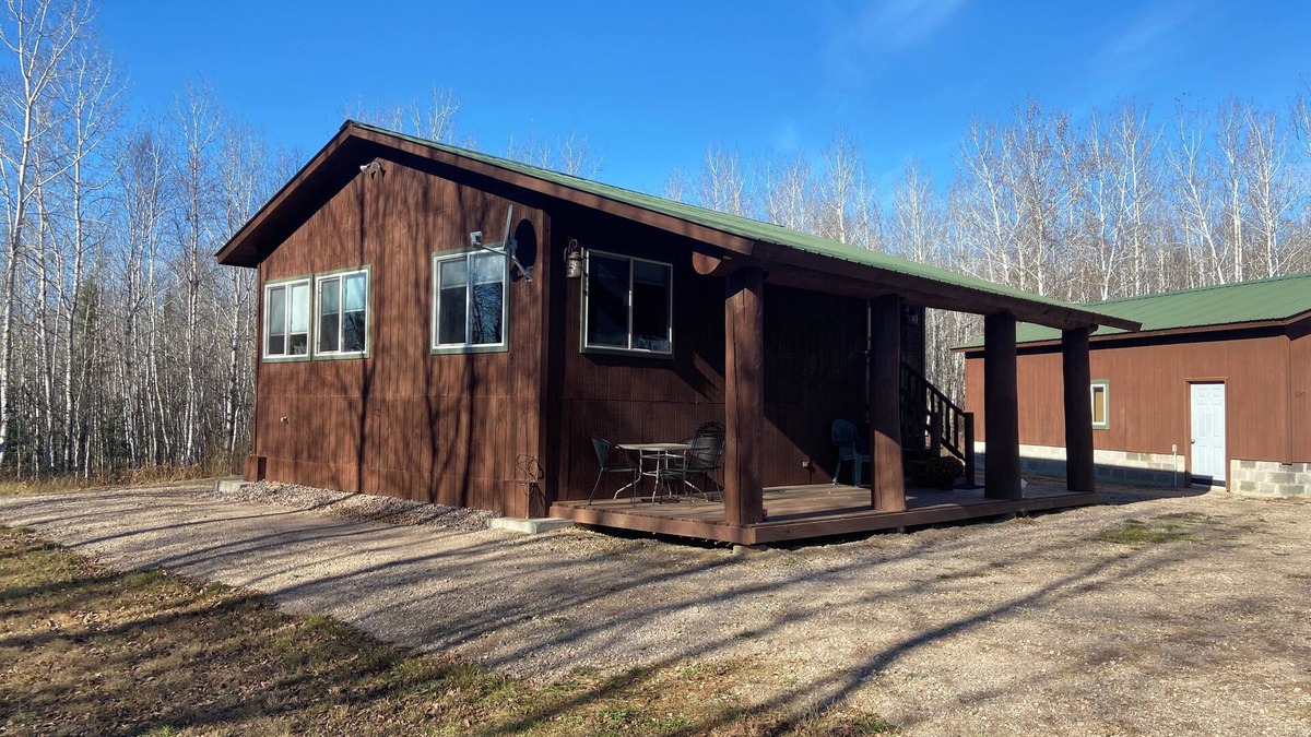 Ely Cabin | Three Lakes cabinn2 BR 1 Bath cabin on 40 semi private acresnnKing bed