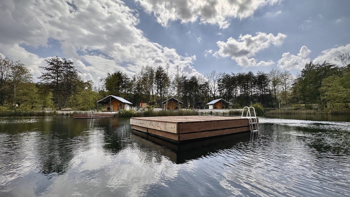 Jasonville Cottage | Three Lakeside Canvas Cottages group campsite at Parakeet Cove