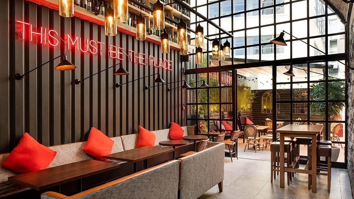 City Centre Dublin Hotel | Three Modern Accommodation Minutes Away from National Museum of Ireland!