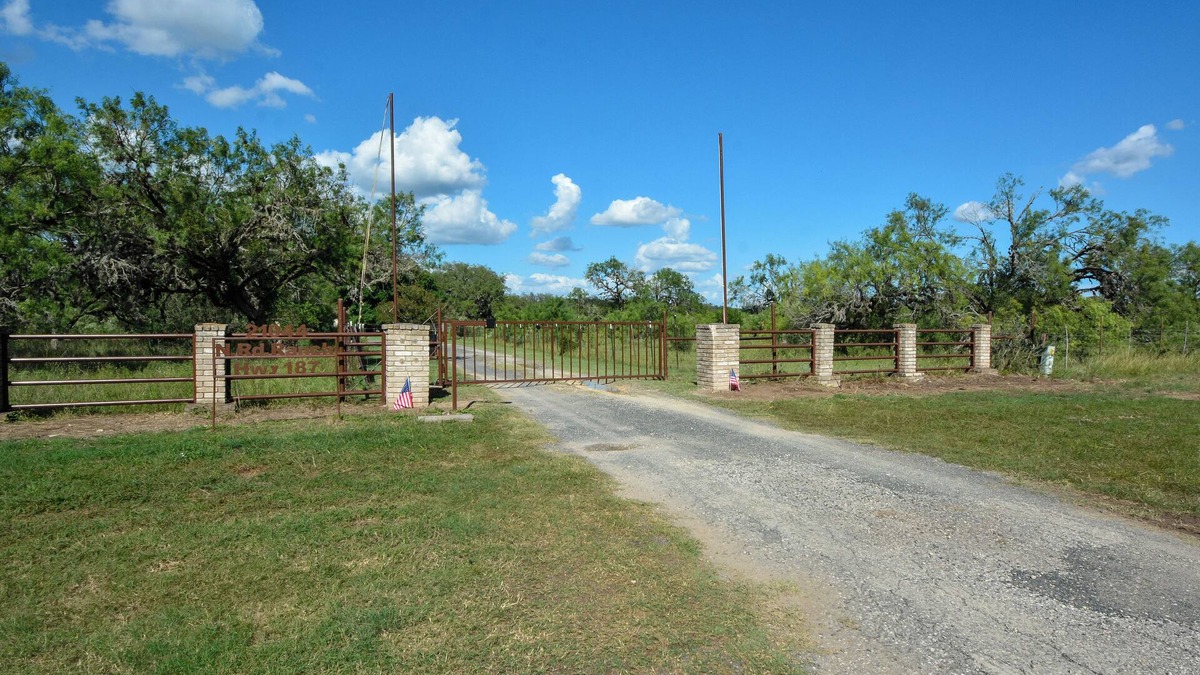 Utopia House | Three Oaks Property