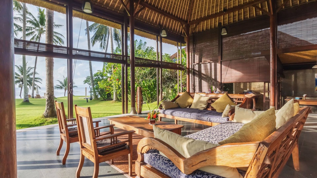 Candi Dasa Villa | Three oceanfront luxury villas with sauna and tennis court