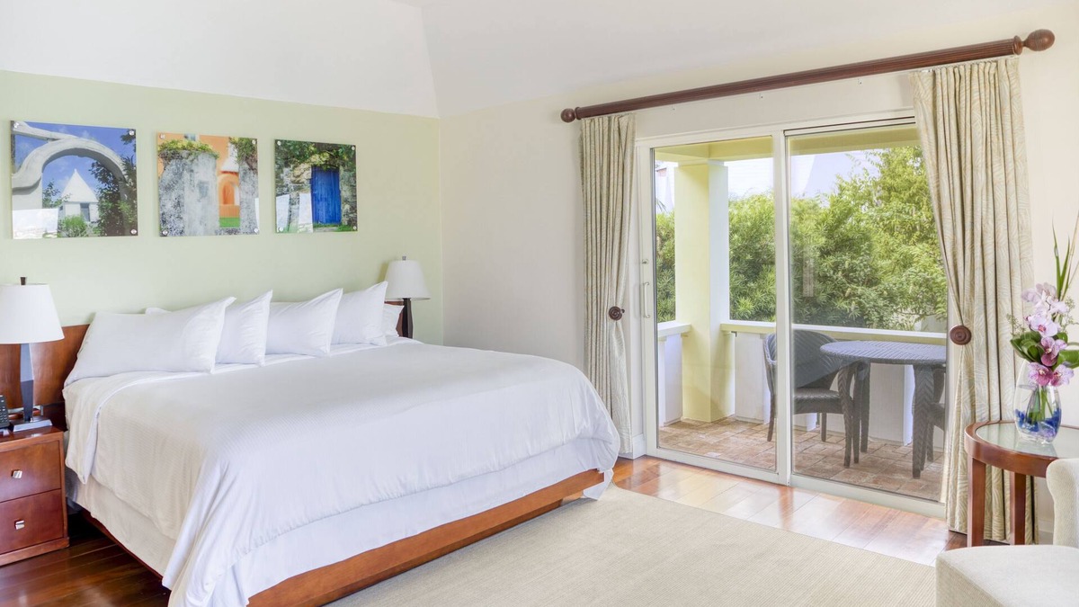 Paget Hotel | Three One-bedroom Stes at Newstead Belmont Hills Golf Resort and Spa
