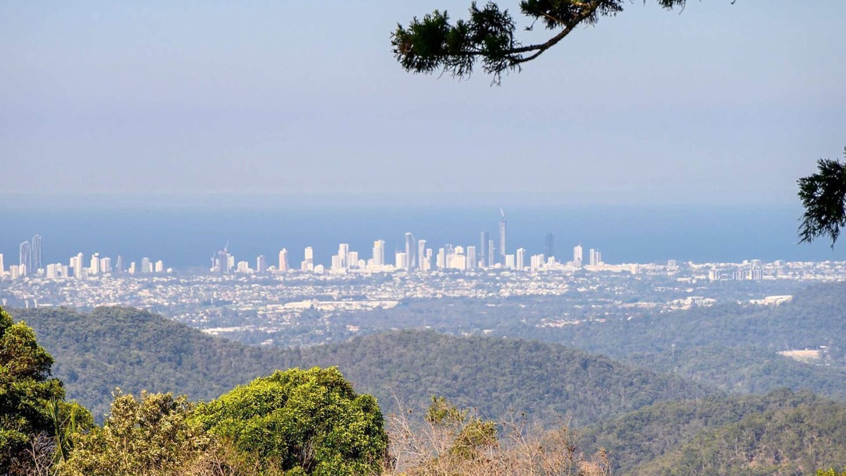 Mount Tamborine Apartment | Three Pines Tiny Home Your Mountain Escape