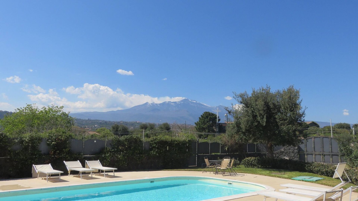 Santa Tecla Apartment | Three room apartment :Seafront residence with pool and garden