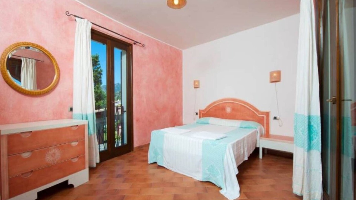 Campulongu Apartment | Three-room apartment with pool