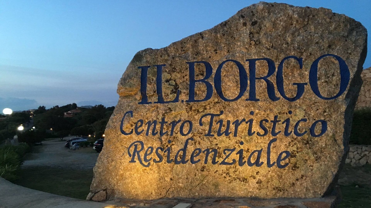 Porto Pollo Apartment | Three-room apartment with large sea view terrace, garden & barbecue.
