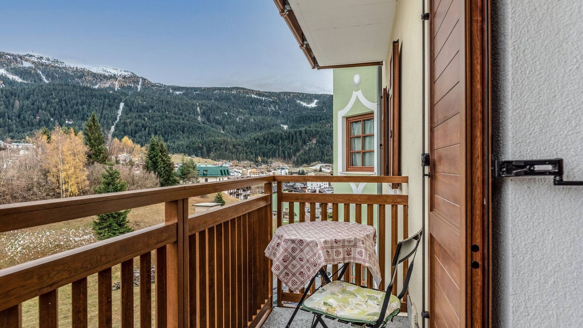 Andalo Apartment | Three-room apartment Genepì on 2nd floor with Paganella view; wi-fi; parking