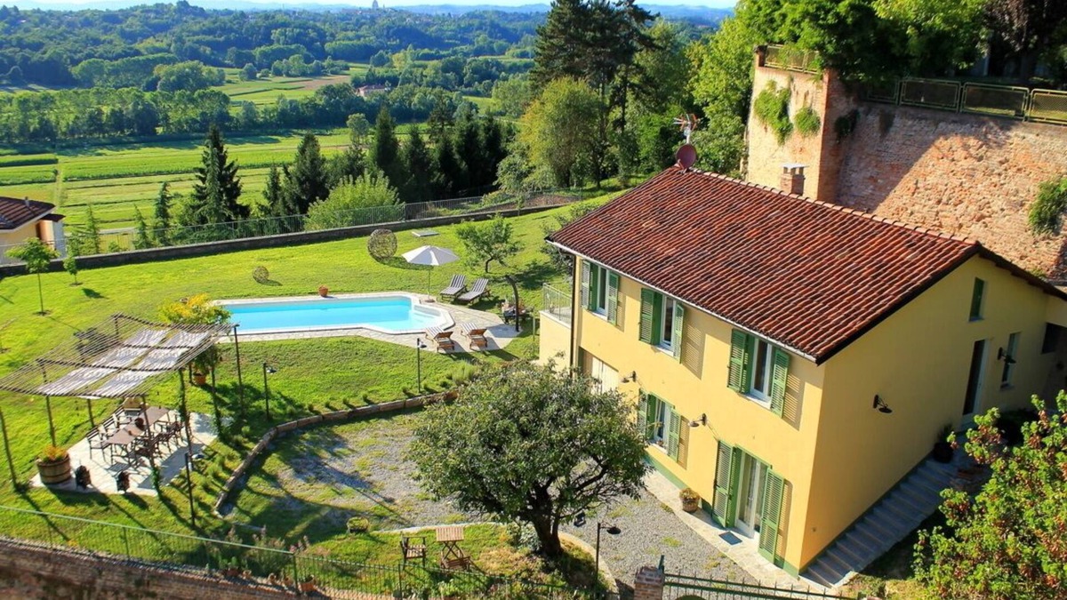 Montafia Apartment | Three-room apartment in country house in Monferrato.