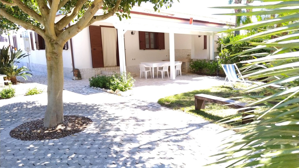 Defensola House | Three-room detached house 5 places 150 m from the sea and the beach, Vieste.
