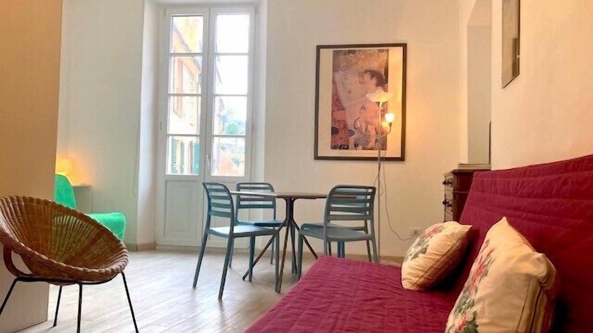 Finalborgo Apartment | Three rooms apartment in the main square of Finalborgo