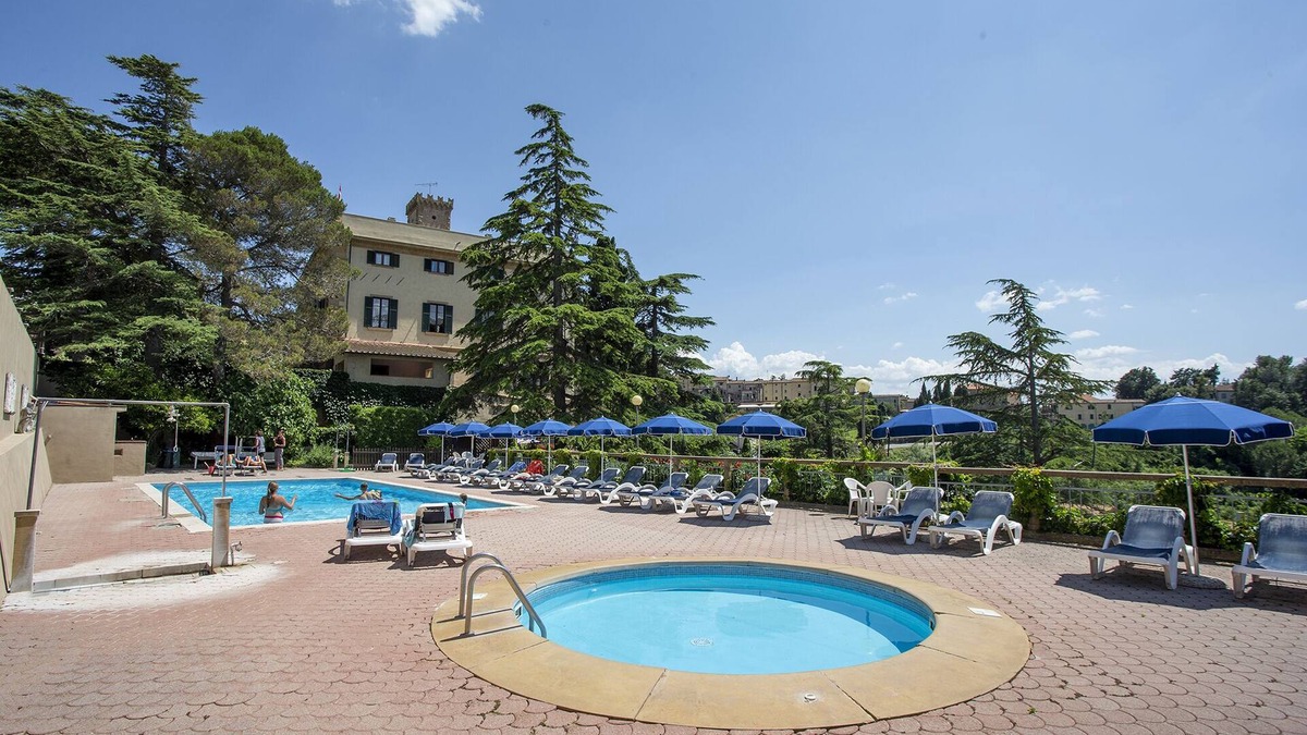 Guardistallo Apartment | Three rooms apartment With swimmingpool in Residence Villa Elena