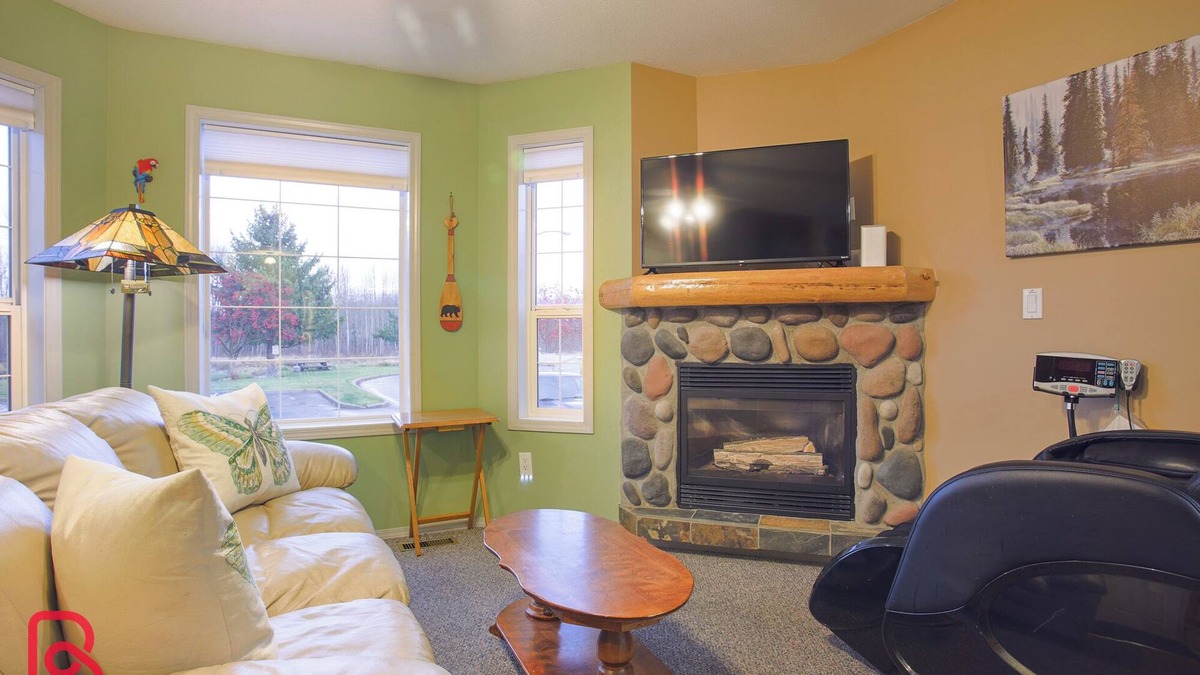 East Kootenay Apartment | Three story townhouse/Great location