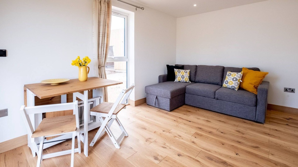 Pettistree Cottage | Three Tuns Apartments - Maple - sleeps 2 guests in 1 bedroom