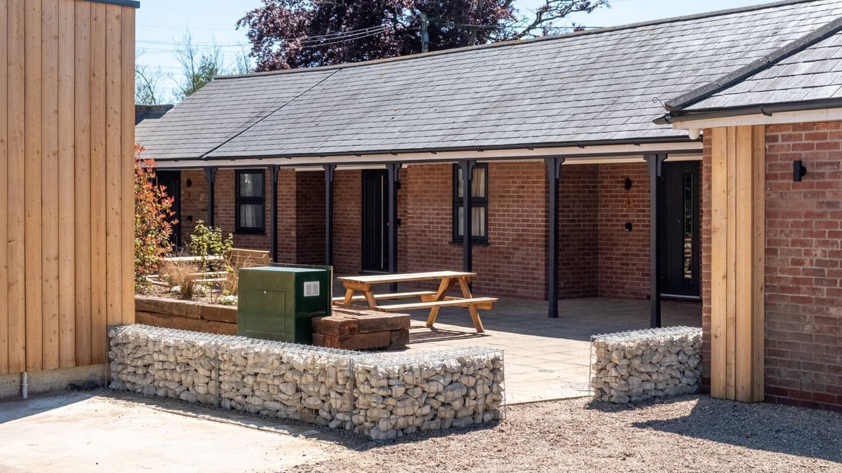 Pettistree Cottage | Three Tuns Apartments - Weeping Willow - sleeps 2 guests in 1 bedroom