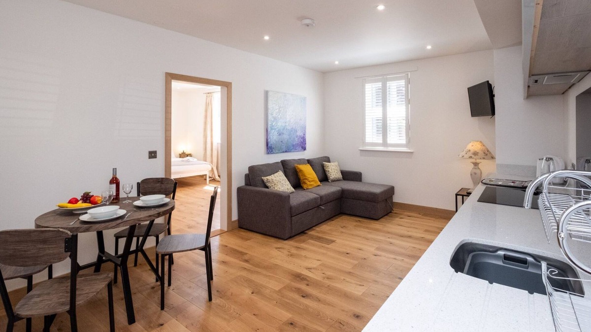 Pettistree Cottage | Three Tuns Apartments - Hazel - sleeps 2 guests in 1 bedroom