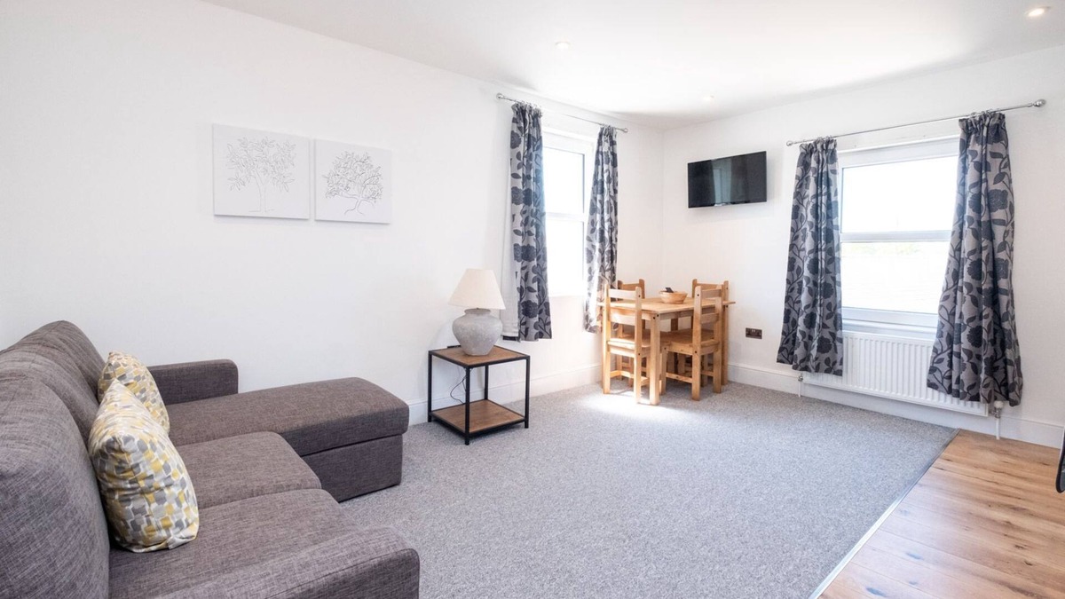 Pettistree Cottage | Three Tuns Apartments - Rowan - sleeps 4 guests in 2 bedrooms