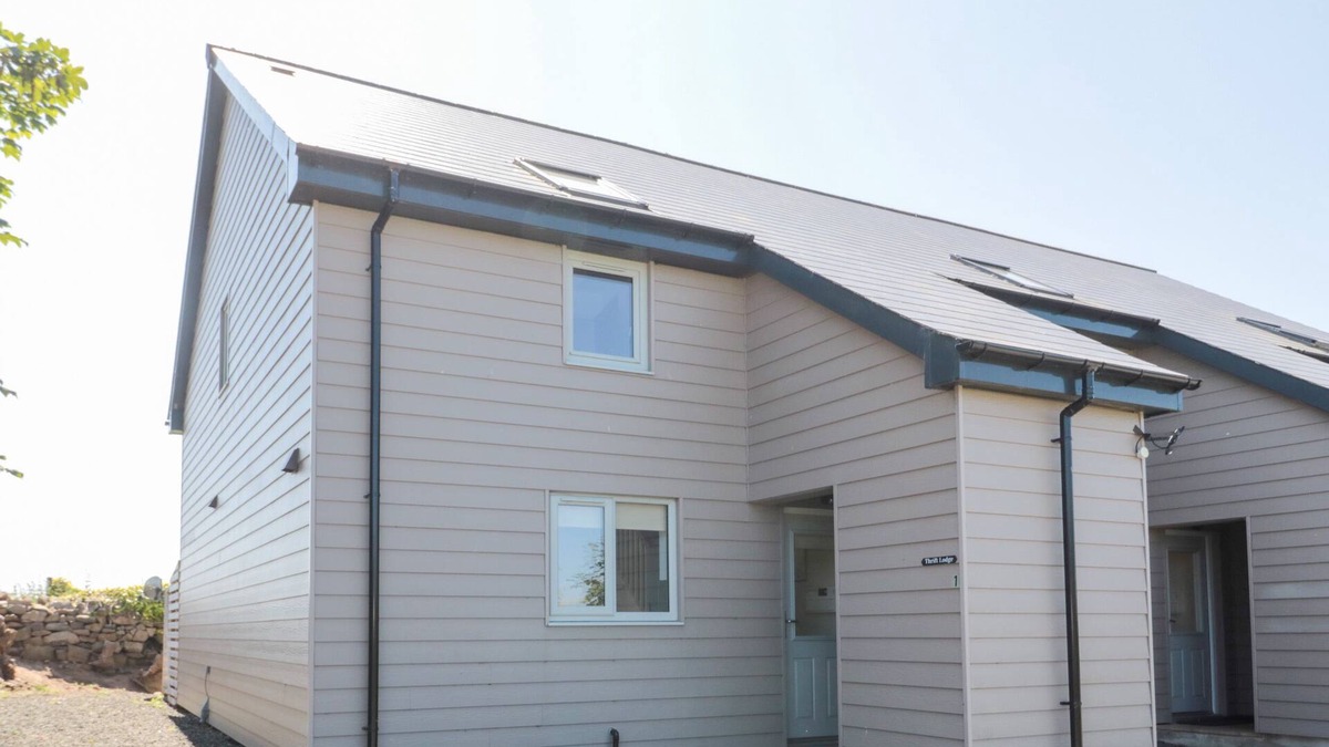 Newton by the Sea Cottage | THRIFT LODGE, pet friendly, character holiday cottage in Embleton