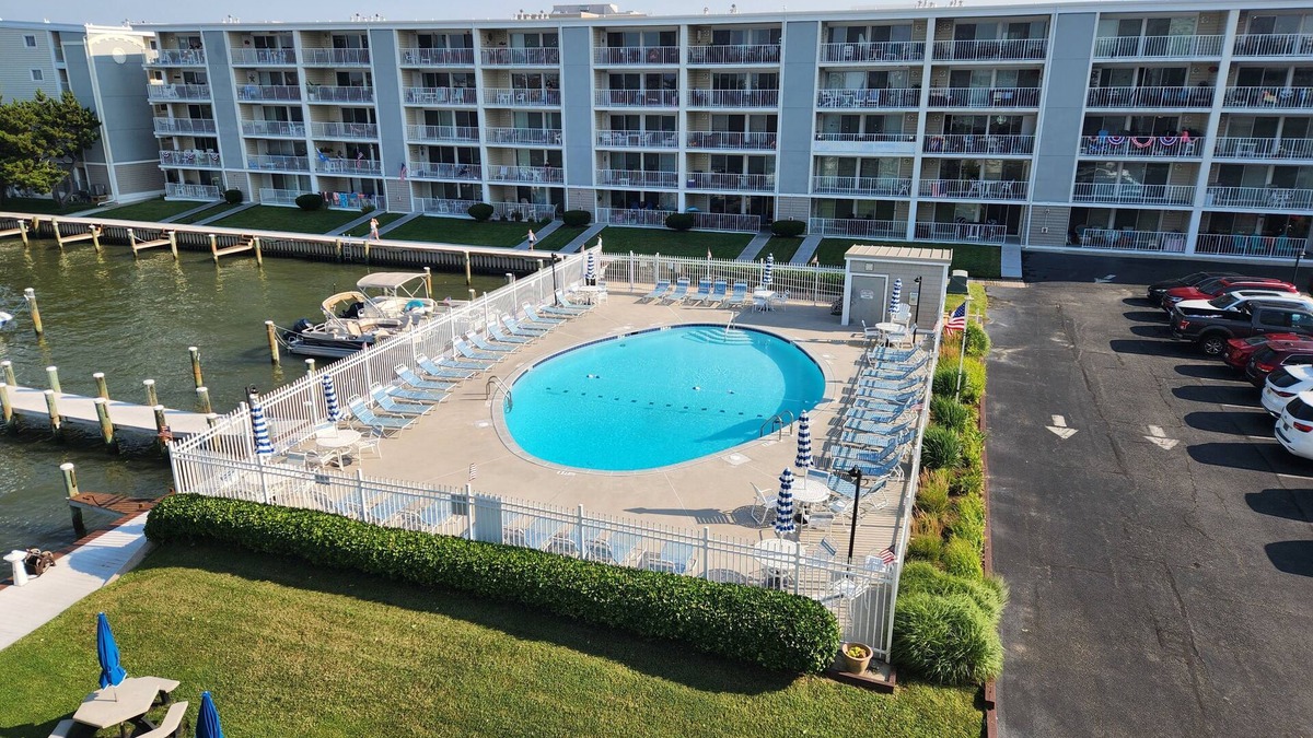 Midtown Ocean City Condo | Thunder Island 91B-Baywater 39th St, Free WiFi, Pool, Elev, W/D, AC