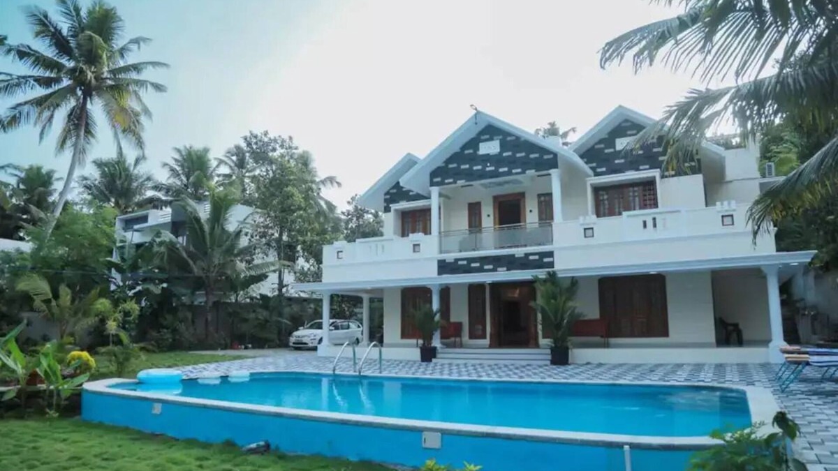 Venganoor Villa | Thushara Swimming Pool Villann