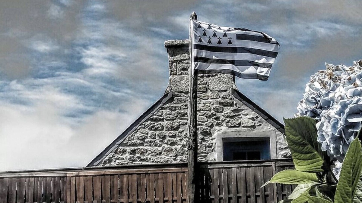 Lannilis Cottage | - Ti Nominoë Cottage -