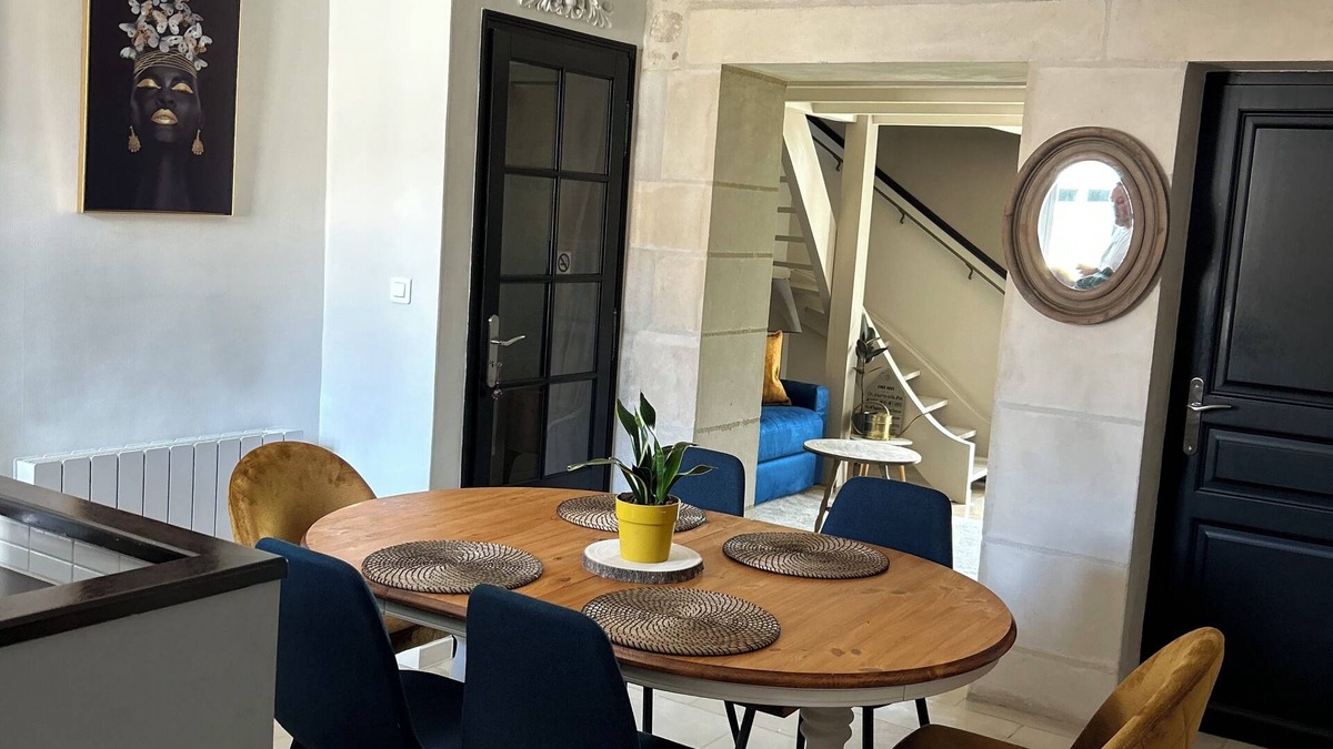 Centre Ville House | TI ST BARTH - Ideal home for telecommuters and professionals Niort 2-bedroom house
