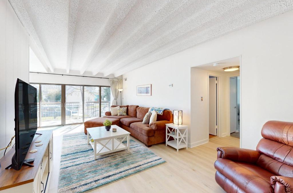 Caine Woods Apartment | Tiburon 1B
