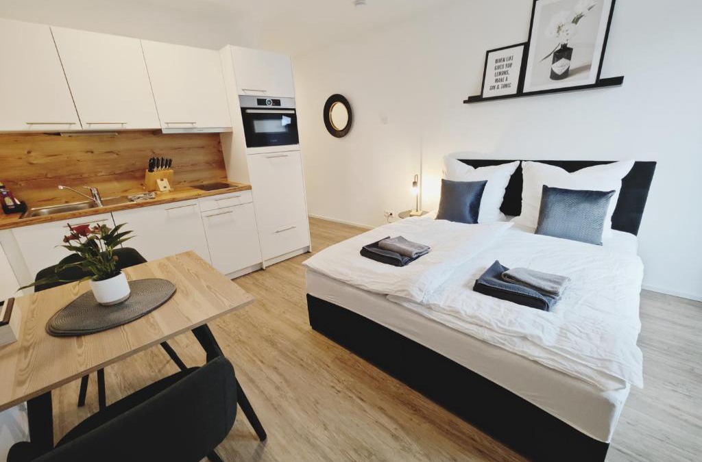 Metzingen Apartment | TiCasa BLACK-Zentral-Outlet-Aufzug-Stylisch-Unique