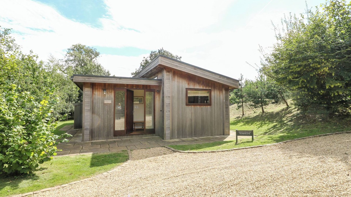 Barnsdale Cottage | TICKENCOTE, pet friendly, with open fire in Exton, Rutland