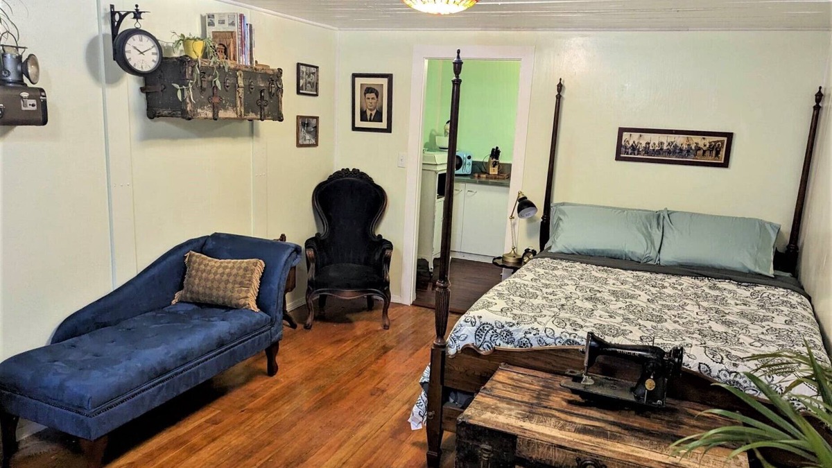 Westlake Cabin | Ticketmaster Chamber - Lakefront Studio Vacation Rental