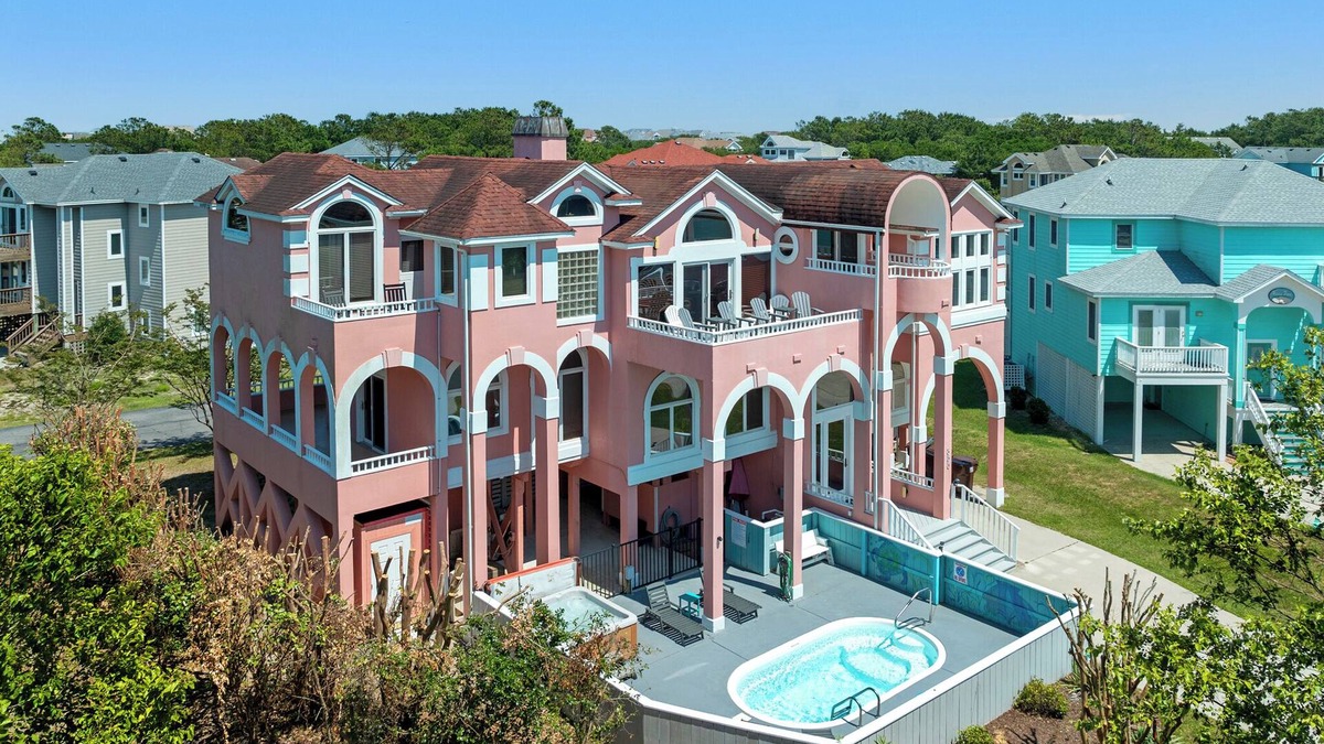 Monteray Shores House | Tickled Pink: Pool | Hot Tub | Elevator | Dogs OK