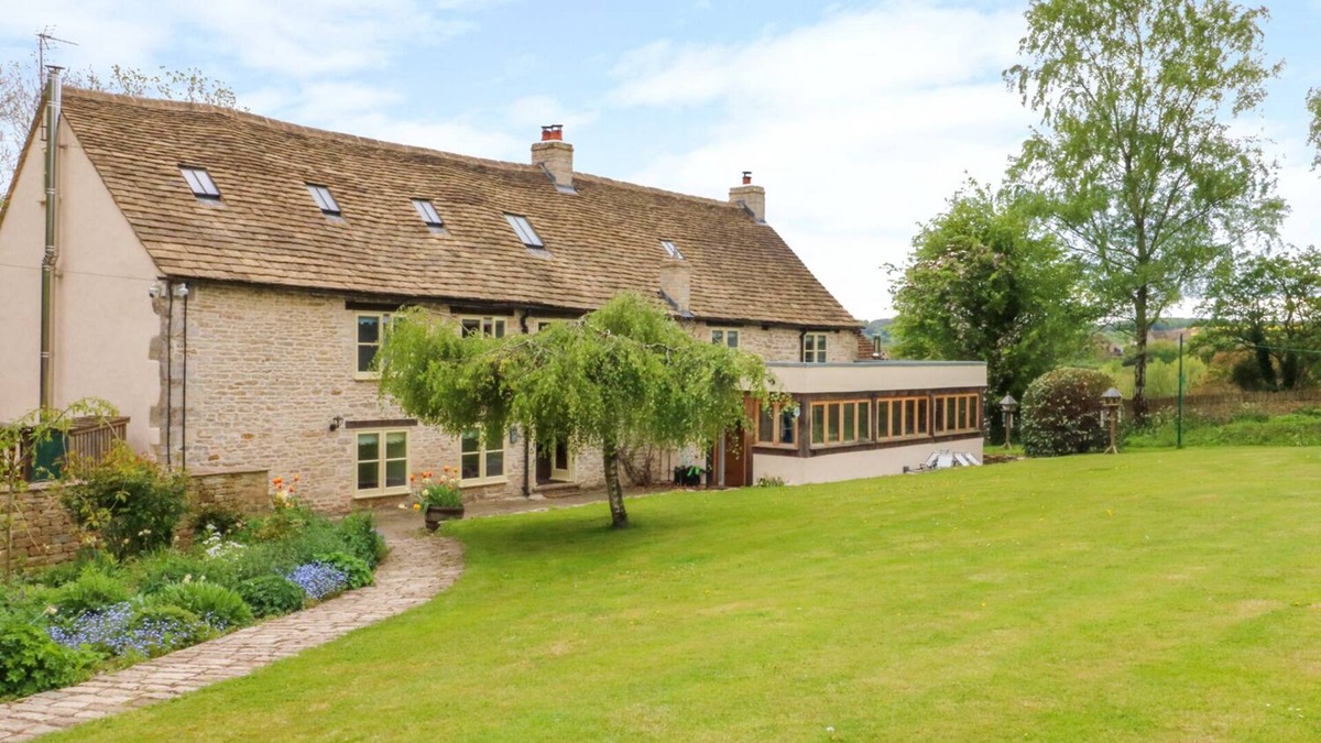 Inchbrook Cottage | TICKMOREND FARM, pet friendly, luxury holiday cottage in Nailsworth