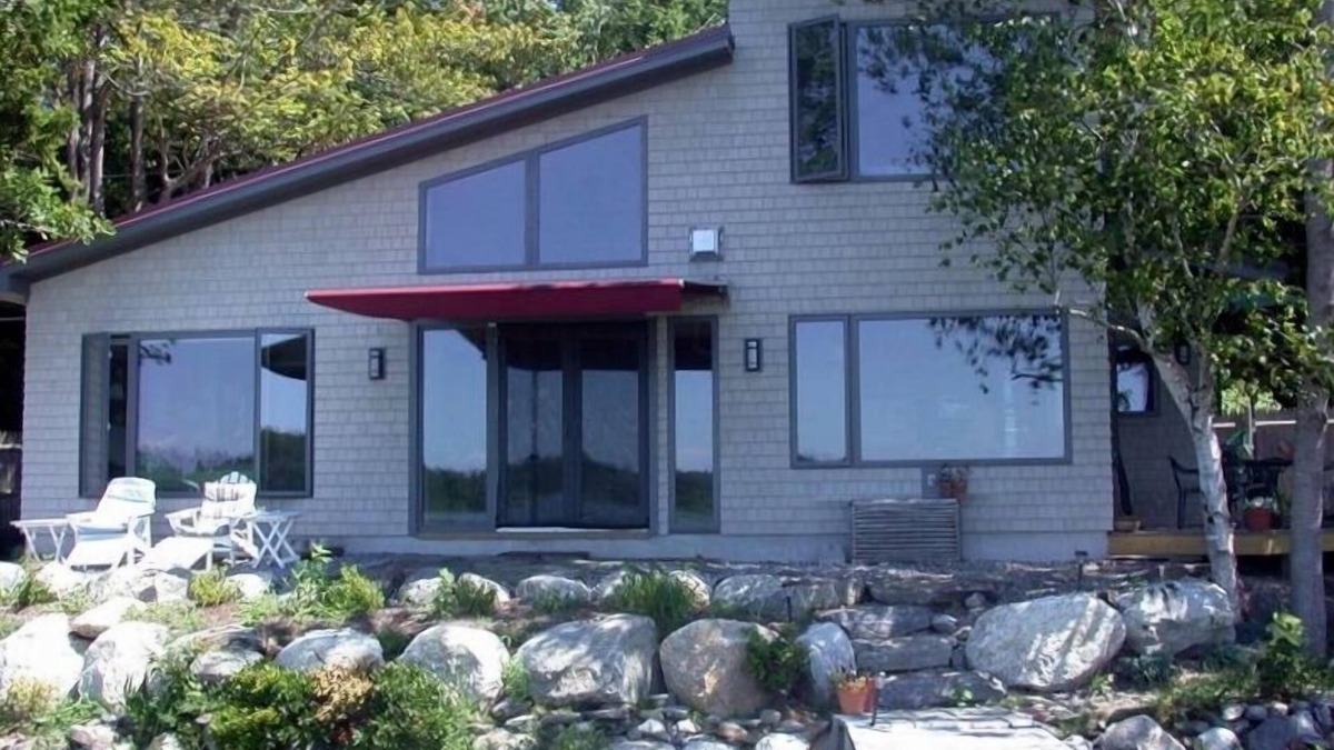 Mid-Coast and Islands Cottage | Tidal Cove- Informal Charming Cottage Rebuilt to Passive Cozy