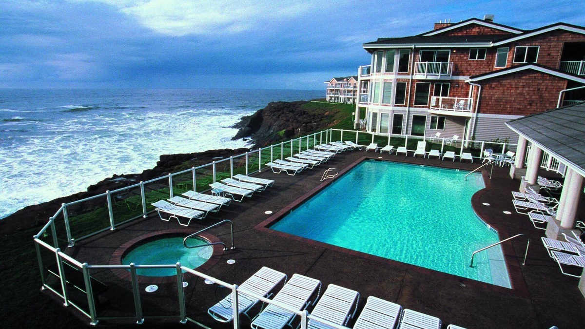 Depoe Bay Resort | Tidal pools and “spouting horns” to explore