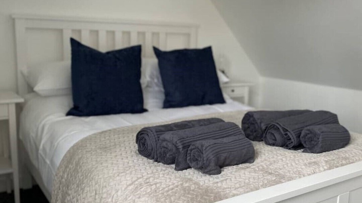 Harwich Cottage | Tidal Walk Cottage by the Sea, 2 min walk to beach, sleeps 4