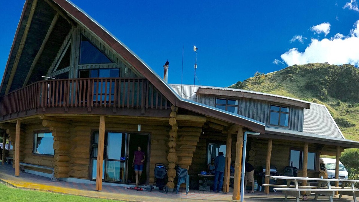 Gisborne Region Cabin | Tidal Waters Loglodge spectacular ocean views