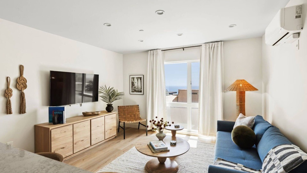 Manhattan Beach Condo | Tide House Unit D | Modern Oceanview 1BD w Parking