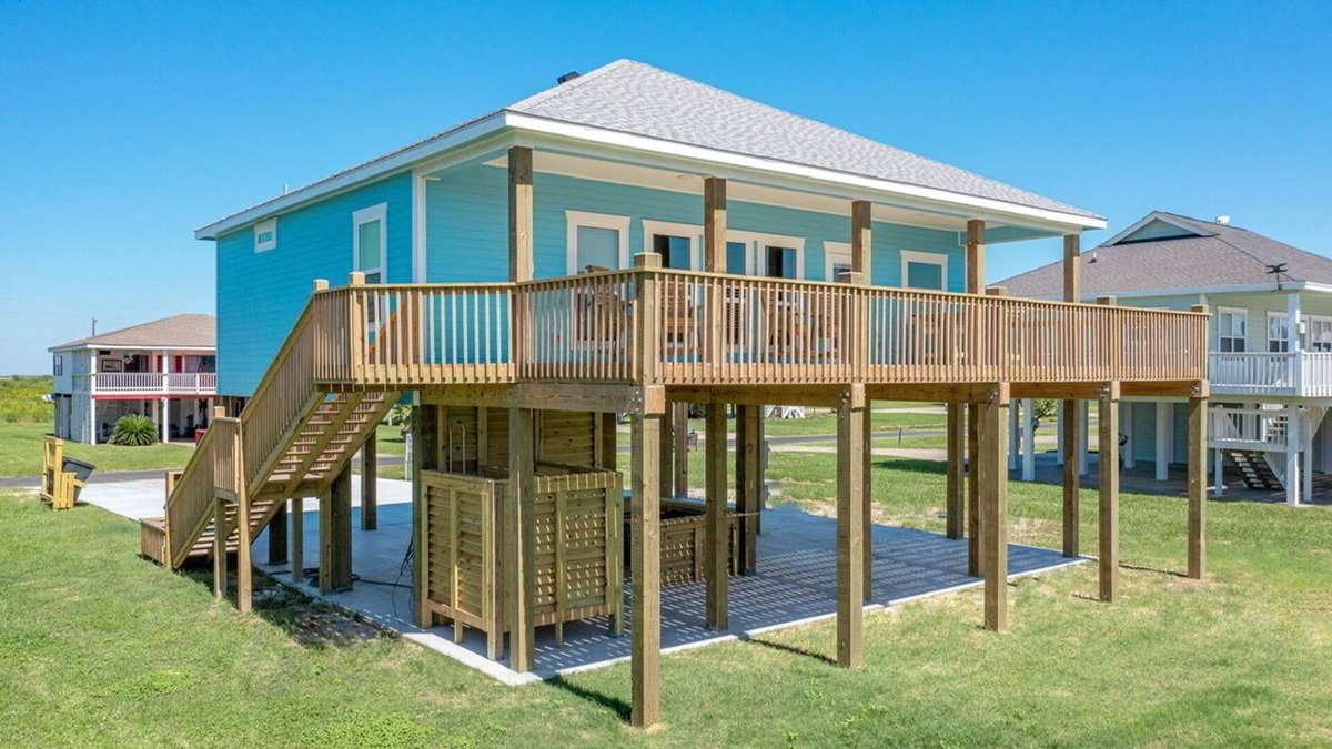 Port Bolivar House | TIDE'S UP - Close to beach, outdoor bar area, Dog Friendly - Sleeps 12