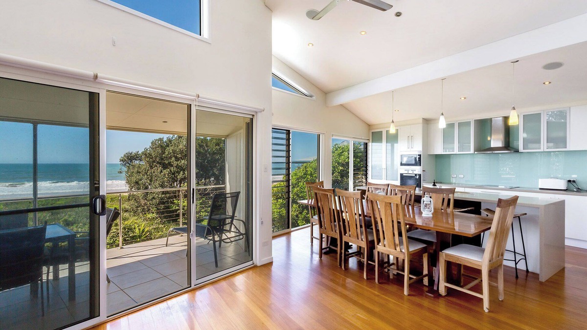 Diamond Beach House | Tidemark backs on to the beautiful Diamond Beach, Ocean views at their finest