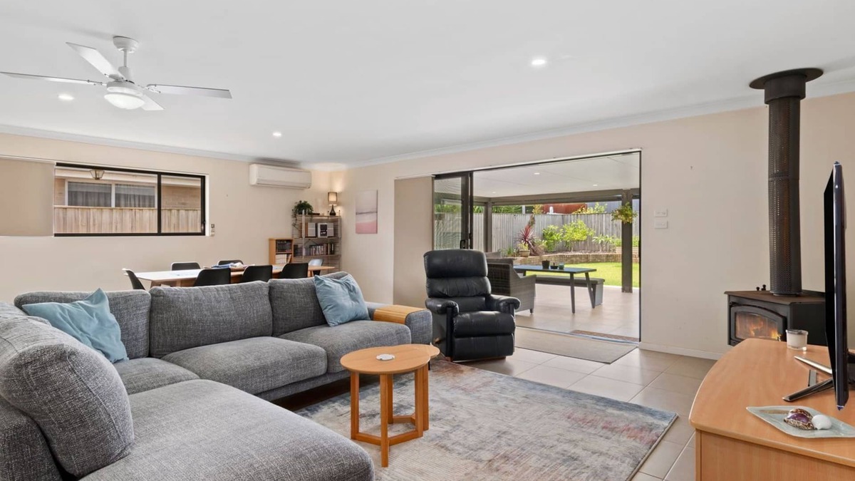 Tomakin House | Tides at Tomakin - walk to the beach