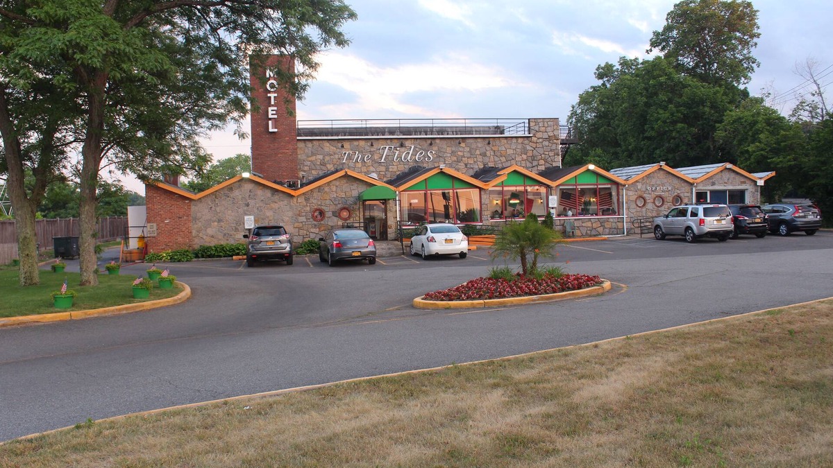 Lattingtown Hotel | Tides Motor Inn at Stehli Beach