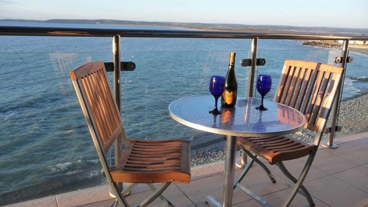 Westleigh Apartment | Tides - The LARGEST 2 Bed luxury Apartment within Horizon View!