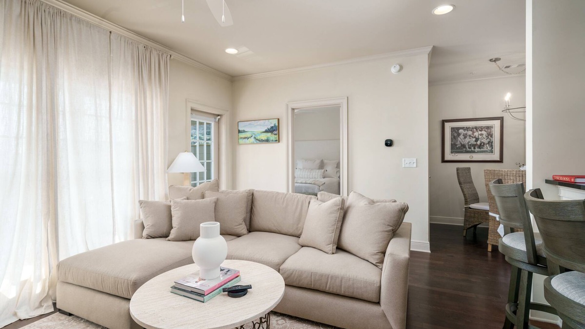 Tuscaloosa Condo | TideSide: Your Premier 2-Bedroom Retreat Near Campus & Stadium