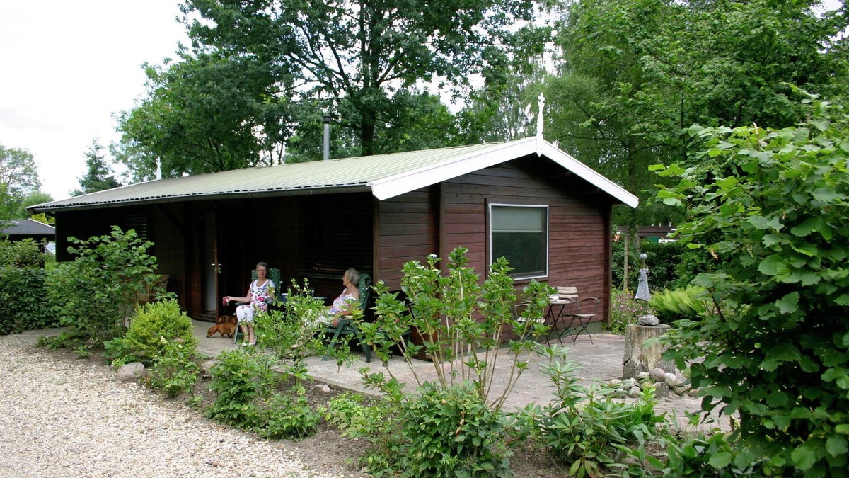 Ootmarsum Ski Chalet | Tidy chalet with a microwave, in the Achterhoek