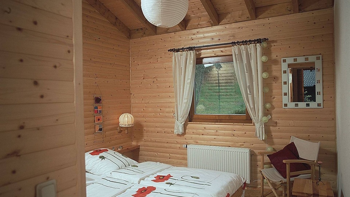 Schoenecken Apartment | Tidy furnished apartment, located in a wooded area