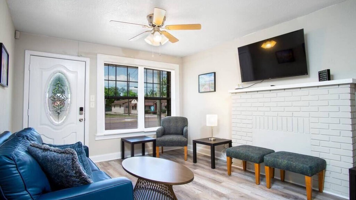Lakeshore South House | ~Tidy Team Stay Sleeps 8 Near Stadium~