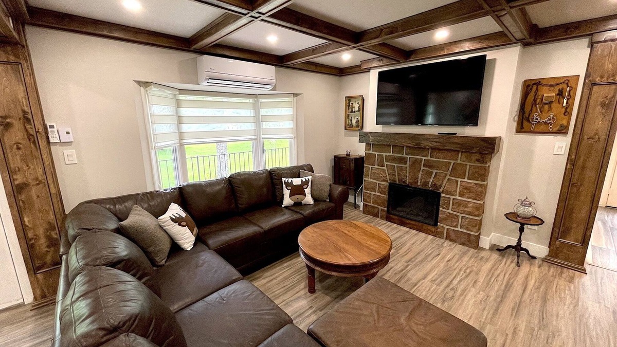 Washago Cottage | "Tiffany" Cottage w/Hot Tub & Barrel Sauna