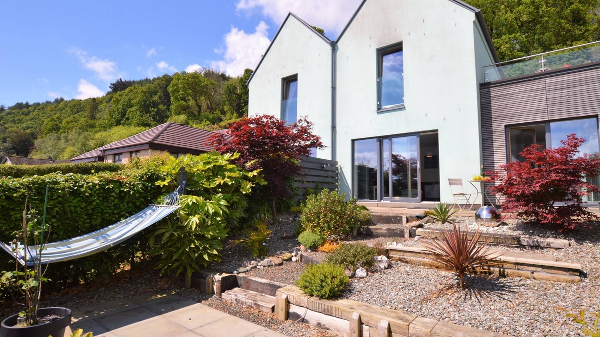Innellan House | Tigh Na Cladach, new Summer 2019, sea front location, pet friendly