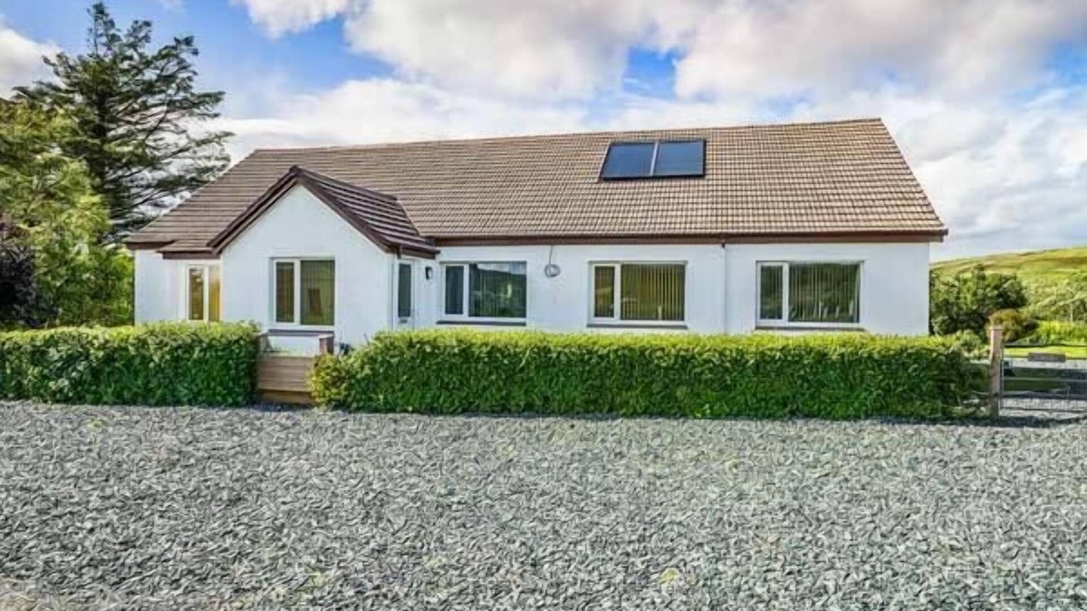 Aultbea Cottage | TIGH NA SITH, pet friendly, country holiday cottage in Aultbea